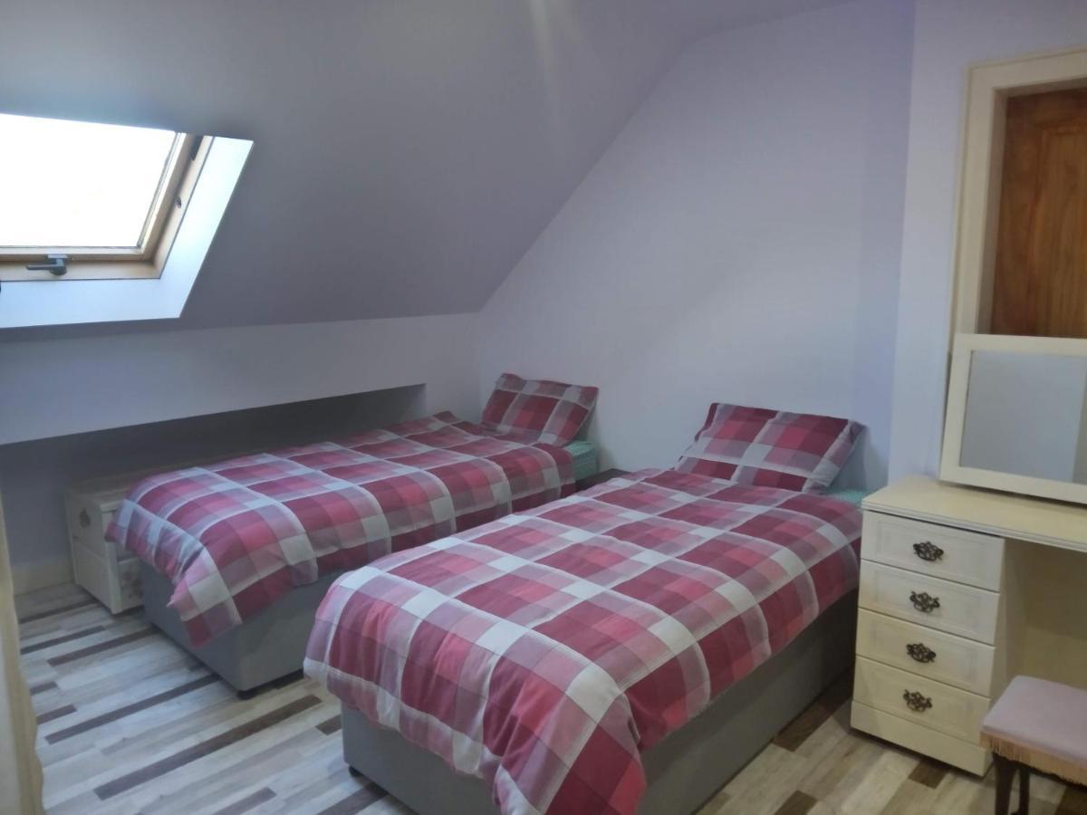 Lyza'S Loft Apartment Kilcoo Bagian luar foto