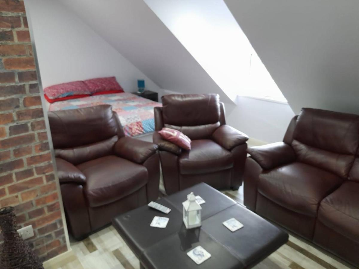 Lyza'S Loft Apartment Kilcoo Bagian luar foto