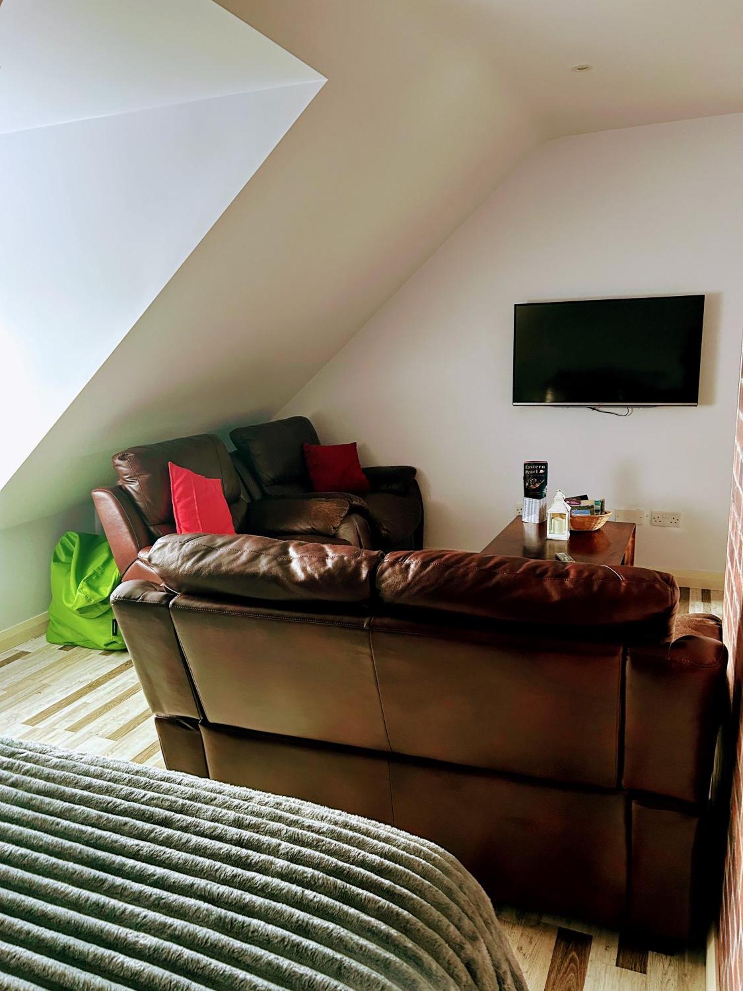 Lyza'S Loft Apartment Kilcoo Bagian luar foto
